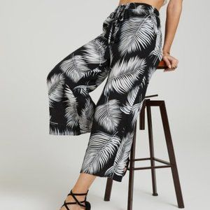 Wide Leg Crops (NWT)